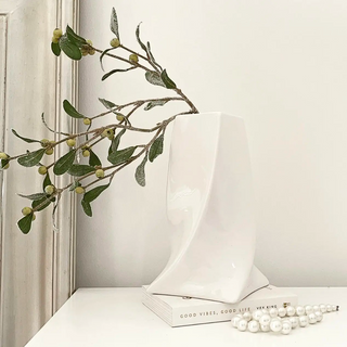 Effortlessly Create Simple Arrangements with Ceramic Vases