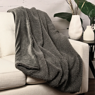 Embracing Tranquility: Unwinding with Quality Throws in Home Decor