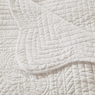 Scalloped Quilt – White